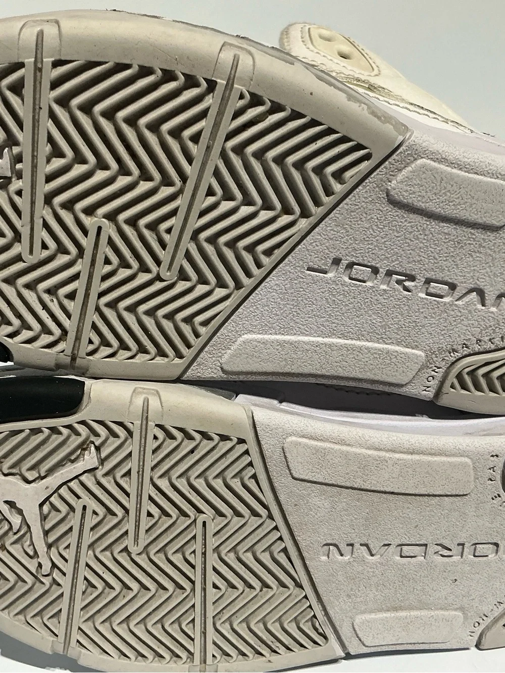 Jordan Kids Beige and Gray Jumpman Sneakers 11C